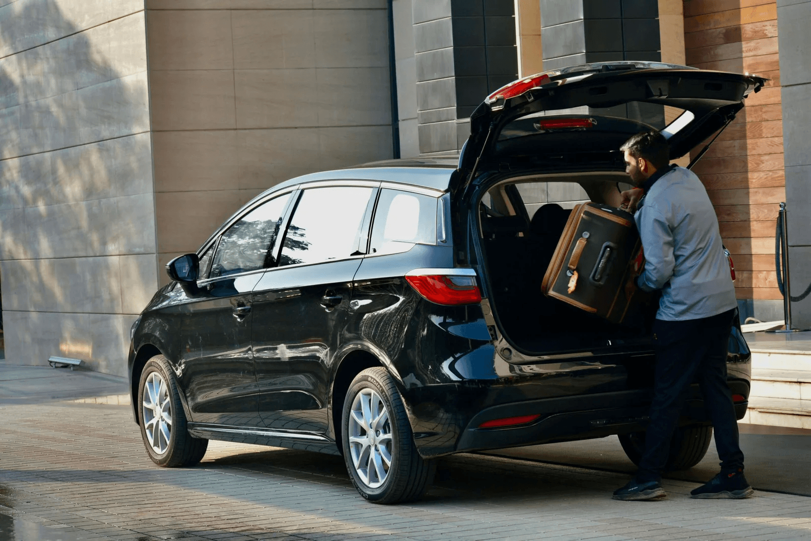 Luxury Airport Transfers with Trev Cabs in Delhi NCR