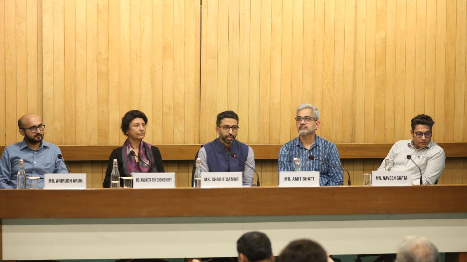 Naveen Gupta with fellow panellists at the TERI–IHC panel on electric mobility